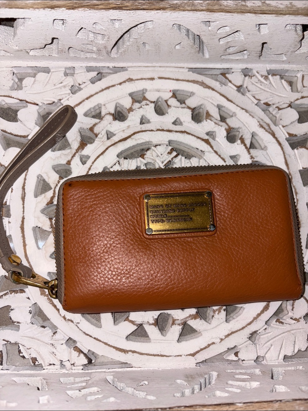 Marc by Marc Jacobs Classic Q Wingman Leather Zip-Around Wristlet Wallet Cognac